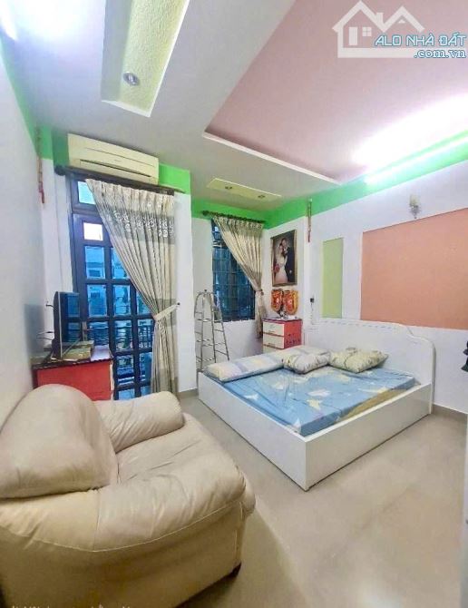 Bán nhà Dương Quảng Hàm - Hẻm 496 Sát mặt tiền- Hẻm nhựa 8M - 4 tầng 4PN- ở ngay - 4