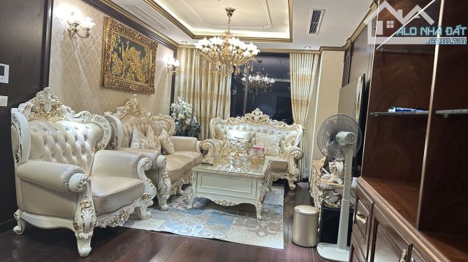 Cho thuê căn hộ 3 ngủ rộng nhất HC Golden City Bồ Đề Long Biên, 120m. Giá: 23 triệu - 4