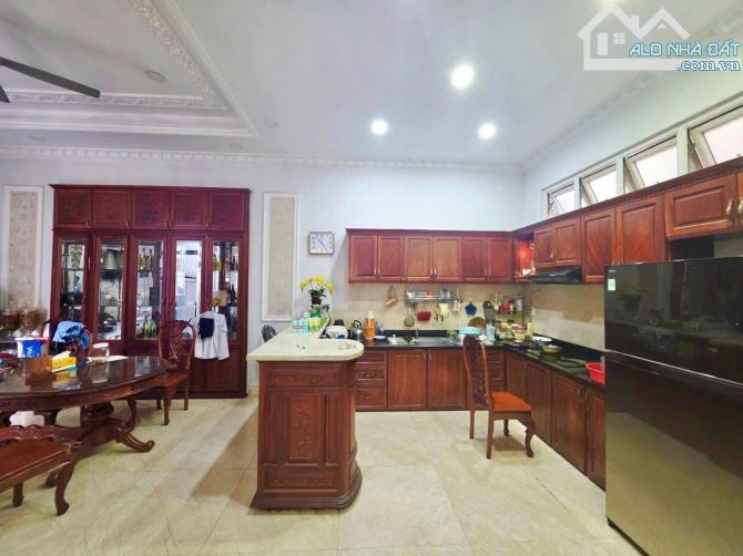 Nhà 5 tầng (4x18m) Đông tứ trạch. Mặt tiền Thạch Thị Thanh, khu sang trọng - 22,9 tỷ - 4