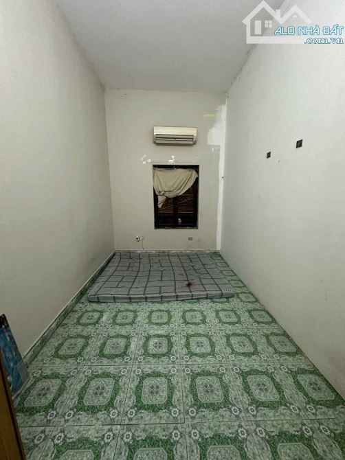 Cho thuê nhà ngõ Khâm Thiên, 2 tầng x 50m2, 3 ngủ, 2 vệ sinh, 10 triệu - 4