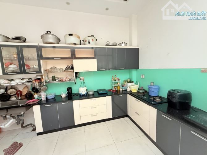 Bán nhà Tân Bình - mặt tiền - 170m2 - 4 tầng - ngang 7.3m - 4