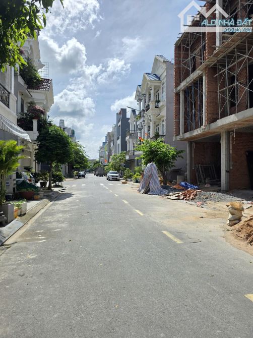 Bán nhà mới 1T2L 5x14m hoàn công, đường D1 KDC The Suncity, full nội thất - 4