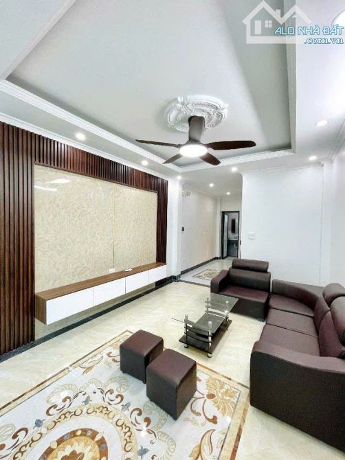 Nhà 52m² x 6 tầng – Thang máy – Ô tô đỗ ngày đêm