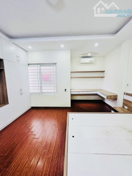 NHÀ TRẦN BÌNH 5 tầng 30m , MT 5m2, Giá 7,5 tỷ . Nhà phân lô, nông thoáng, gần ô tô , full - 4