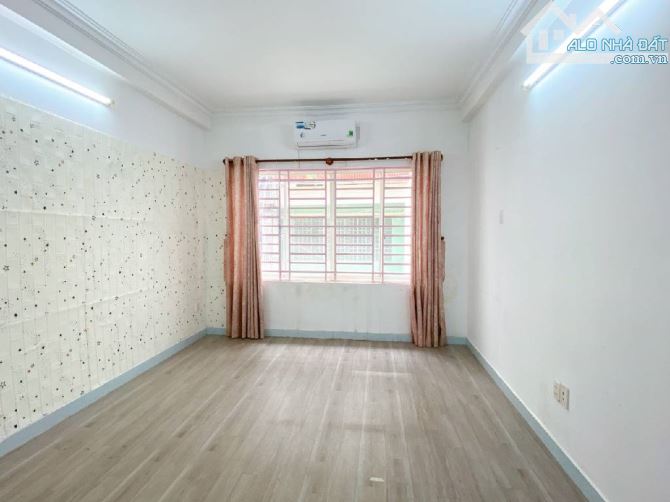 Bán nhà HXH Nguyễn Ngọc Lộc Q.10, 5 tầng, có ban công và sân thượng, chỉ 8.x tỷ - 4
