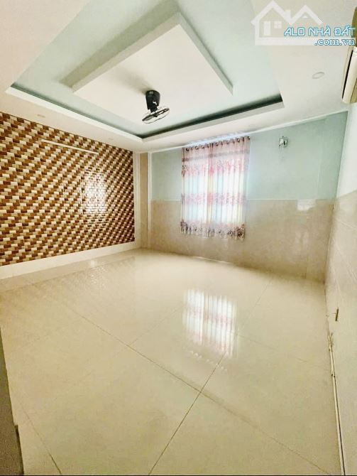 Gần Aeon Mall Bình Tân - Khu Tên Lửa - 4 tầng - 5m x 20m - 4PN lớn - Cạnh công viên - 4