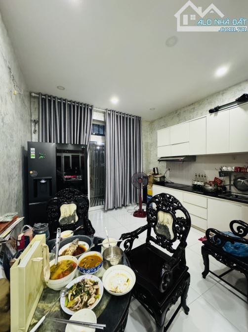 BÁN NHÀ 3 TẦNG, 2 MẶT HẺM Ô TÔ , GẦN 70m2, NGAY LÊ ĐÌNH CẨN NHỈNH 5 T - 4