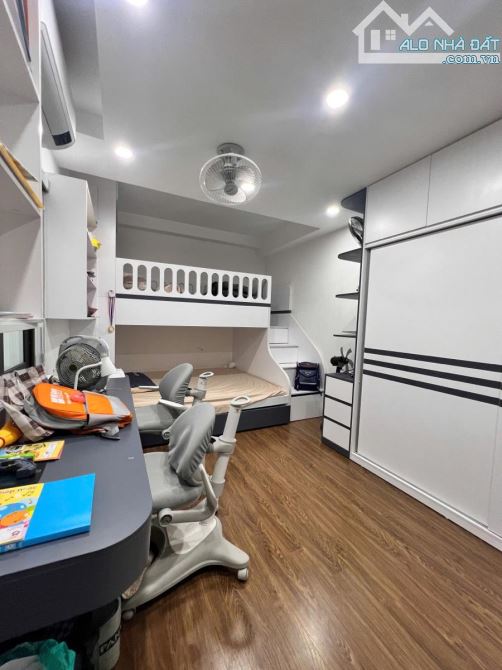 BÁN NHÀ PHÂN LÔ LINH ĐÀM - HOÀNG MAI - GARA - THANG MÁY - DT 80M X 5 TẦNG - MT 4.8M - 4