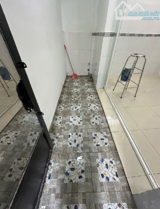 Nhà mới nhỏ xinh , CMT8 quận 3 _ Nhỉnh 4 tỷ - 4