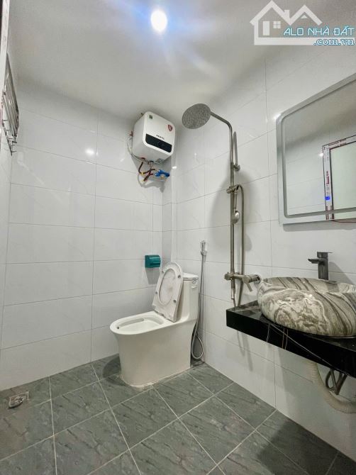 Lô góc 2 MP Hoàn Kiếm, DT 76m2 *7T thang máy, dòng tiền 1,1 tỷ/năm, chào 21,5 tỷ - 4