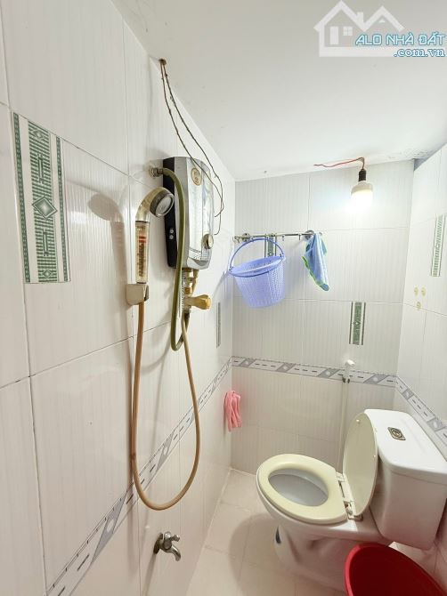 Hẻm ô tô 66 Trần Văn Quang, Tân Bình, 2 lầu, sân thượng, 3 phòng ngủ, chỉ nhỉnh 2 tỷ - 4