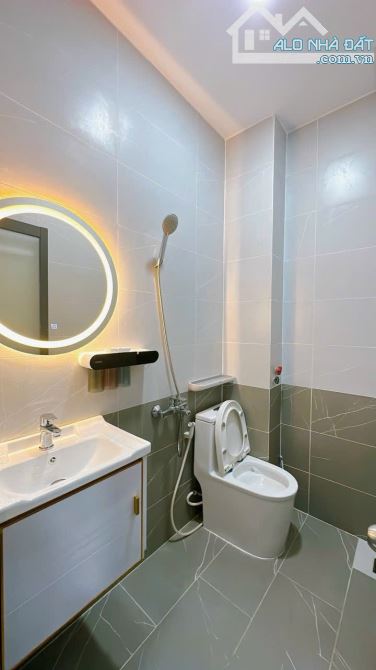 BÁN NHÀ Q4 KHU VIP ẨM THỰC 20 THƯỚC 4 TẤM HẺM 4M THÔNG GIÁ 4TỈ 890 GIÁP Q1 KHU DÂN CƯ - 4
