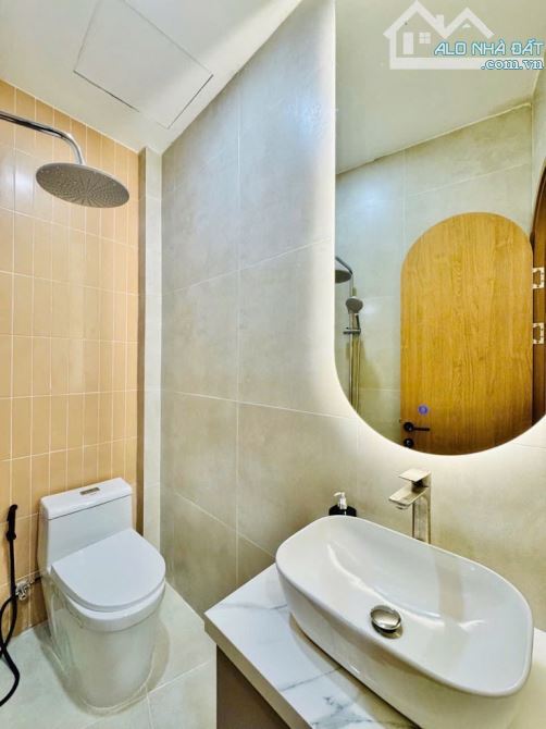 Bán Nhà Phú Nhuận - Hẻm Xe Hơi 1 Căn - Nhà Đẹp 2 Tầng - Full Nội Thất - Nhỉnh 4 Tỷ - 4