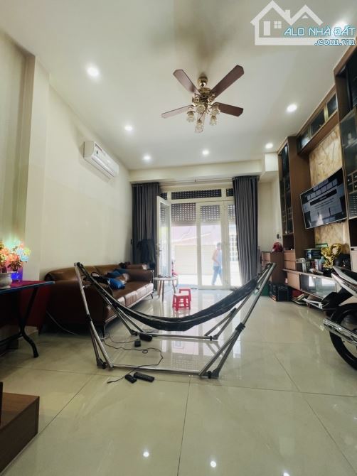 Bán Nhà Quận 7_Võ Thị Nhờ_70M2+4Tầng BTCT Mới;Góc 2 Mặt Tiền;SHR;HXH;Ngang 5M;Chỉ 8.5Tỷ TL - 4