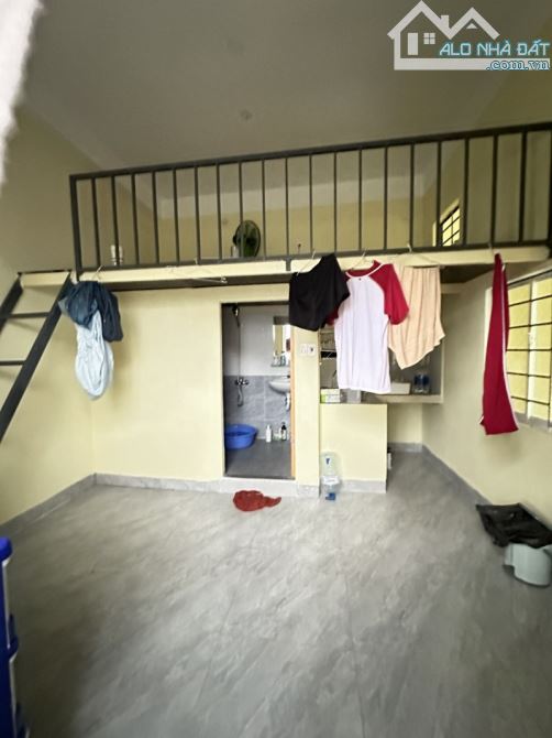 Toà căn hộ 10 phòng, 3 tầng, DT to 107m2, ngang đẹp, gần mặt tiền, ngay BẾN XE, chỉ 4.x ty - 4