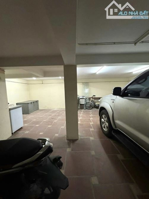 BÁN BIỆT THỰ KĐT DỊCH VỌNG, CẦU GIẤY - 306M² x 5T CÓ HẦM - MT 15M - VỈA HÈ Ô TÔ TRÁNH - 4