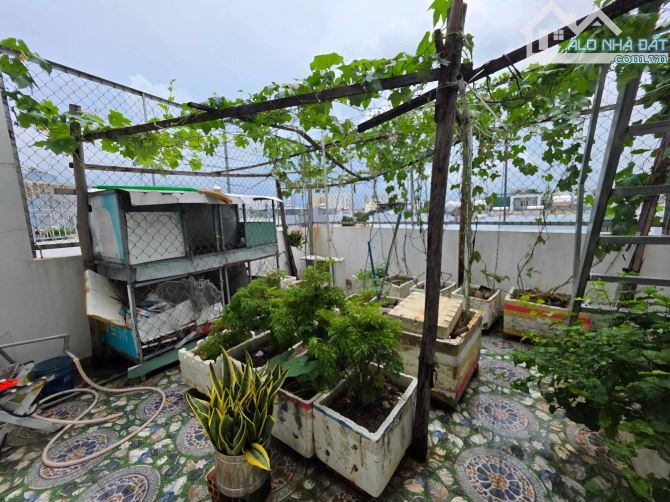 Bán nhà mặt tiền 4 tầng, 77m2, tại bình trưng đông quận 2 - 4