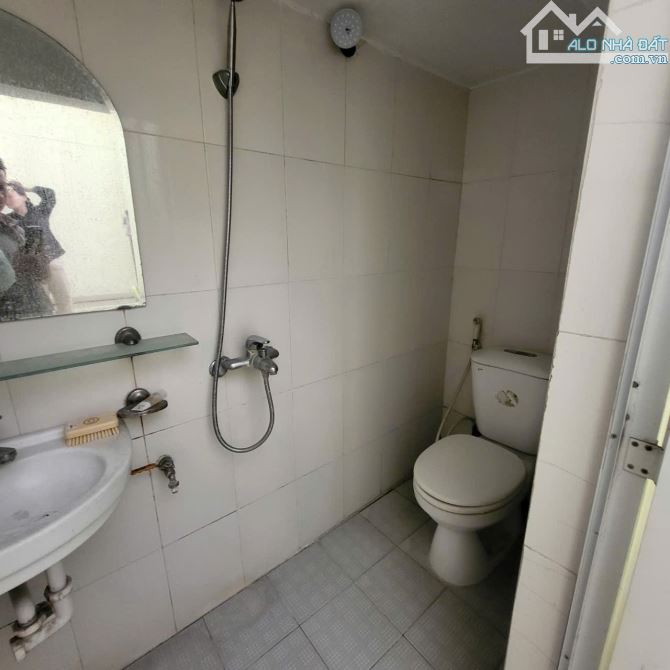 Cho thuê nhà nguyên căn tại 609 Lạc Long Quân,Tây Hồ. DT 60m x 4 tầng, giá 18tr - 4