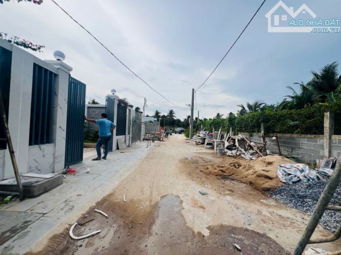 Nhà sân vườn, sân rộng dài 9m Tại Ấp Đồng xã Trung An - 5