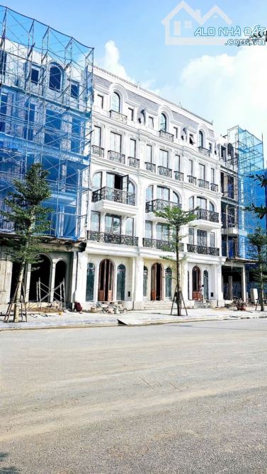 MỞ BÁN ĐỢT 1: Noble Palace Tây Thăng Long - Mặt đường Hoàng Quốc Việt kéo dài 40m - 5