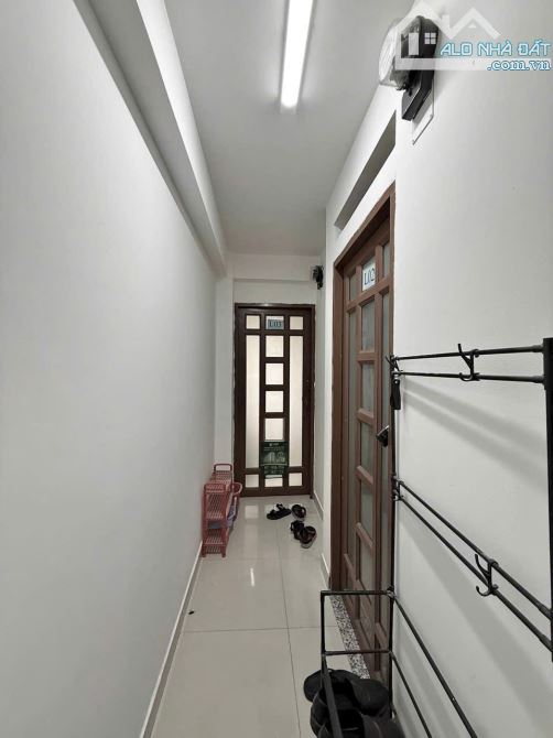 Tòa nhà CHDV đường Dương Quảng Hàm, P.5, GV - Ngay ĐHVL có 20P full nội thất - giá: 16,9ty - 5