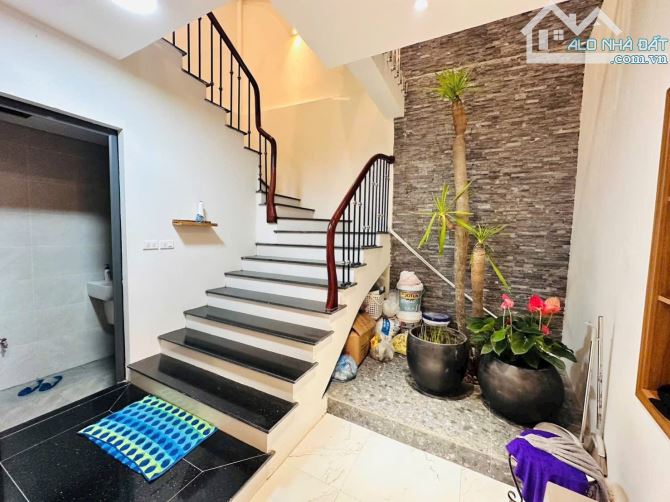bán nhà Ngõ 41 Thái Hà, Đống Đa DT 68m, 5 Tầng, MT 3.7 m 🧧 Gia 18.3 tỷ - 5