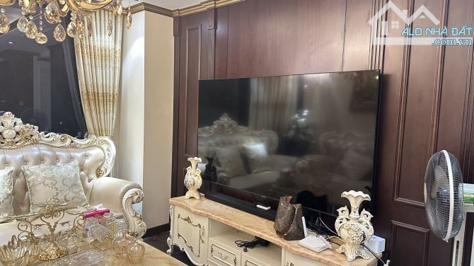 Cho thuê căn hộ 3 ngủ rộng nhất HC Golden City Bồ Đề Long Biên, 120m. Giá: 23 triệu - 5
