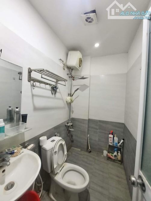 BÁN NHÀ HAI BÀ TRƯNG, PHÂN LÔ Ô TÔ ĐỖ CỬA, HAI THOÁNG TRƯỚC SAU, RẤT GẦN MẶT PHỐ. - 5