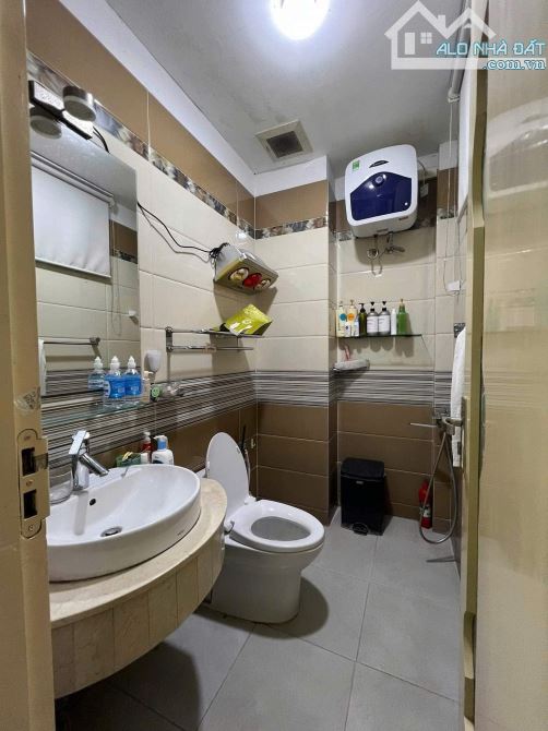 PHÂN LÔ Ô TÔ TRÁNH - NGUYỄN CHÍ THANH - 50M2 - 6T THANG MÁY - 2 THOÁNG - KINH DOANH - 5
