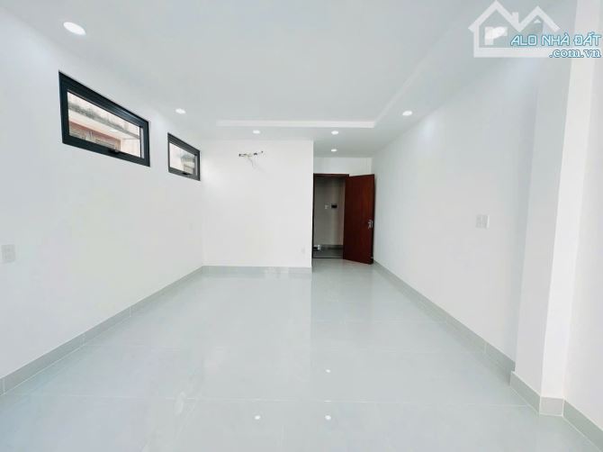 Bán căn nhà mới xây- thang máy- oto đỗ cửa 43m2, nở hậu 5.6m, 2PN  lớn + 1 pn trung bình - 5
