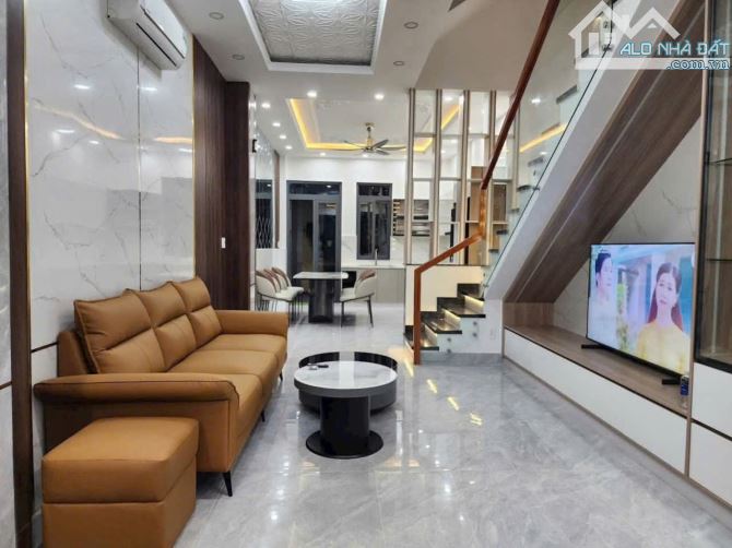 Bán nhà hẻm 6m 1942 Huỳnh Tấn Phát, NB, Dt 4 x18m, 3 lầu, ST. Giá 7,7 tỷ - 5