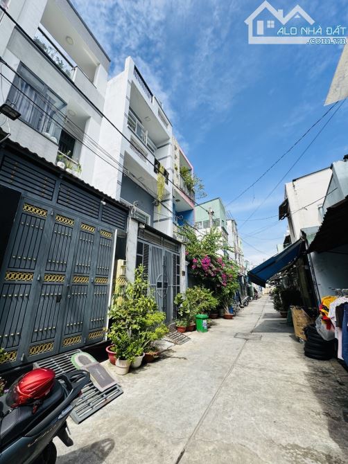 BÁN NHÀ 3 TẦNG, 2 MẶT HẺM Ô TÔ , GẦN 70m2, NGAY LÊ ĐÌNH CẨN NHỈNH 5 T - 5