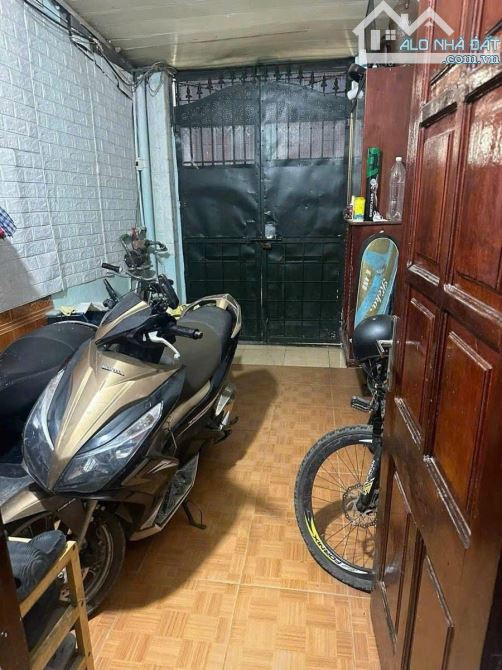 BÁN NHÀ 2 MẶT NGÕ – Ô TÔ ĐỖ CỬA – PHỐ VIÊN, BẮC TỪ LIÊM ✨ Diện tích: 38m² – Nhà cấp 4. - 5