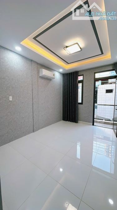 BÁN NHÀ Q4 KHU VIP ẨM THỰC 20 THƯỚC 4 TẤM HẺM 4M THÔNG GIÁ 4TỈ 890 GIÁP Q1 KHU DÂN CƯ - 5