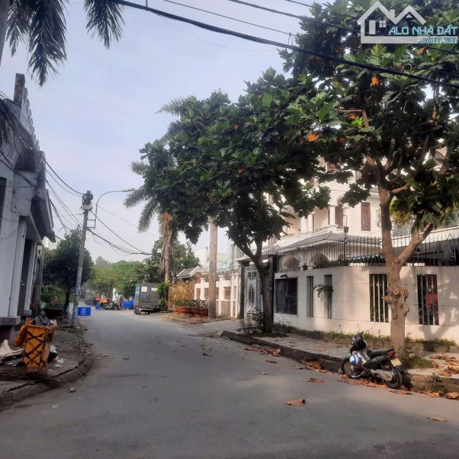 Bán nhà 1 đời chủ, khu phân lô Nam Long Hà Huy Giáp, quận 12, căn góc đường 16m, DT 460m - 5