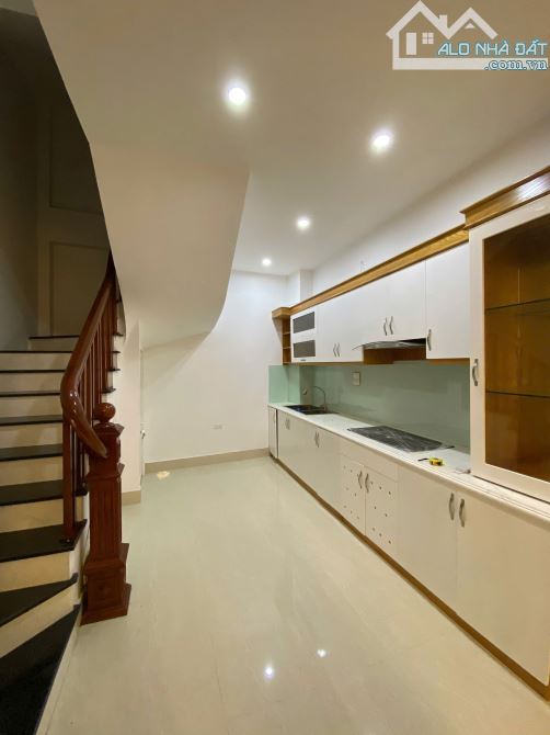 HƠN 8 TỶ, NHÀ NGUYỄN VĂN CỪ 40M, 5T, MT 4M, Ô TÔ VÀO NHÀ, NGÕ THÔNG, DÒNG TIỀN ĐỀU. - 5