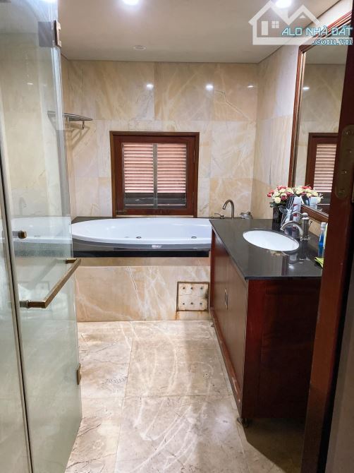 Bán biệt thự - kim cương - đơn lập KĐT Dịch Vọng 325m2 x 4T x MT 16m, Giá đầu tư 93 tỷ - 6
