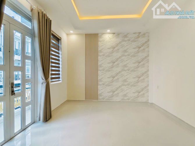 NHÀ PHỐ NGAY CHỢ MINH PHÁT, QUẬN 12 - 3 TẦNG 5.X TỶ - 6