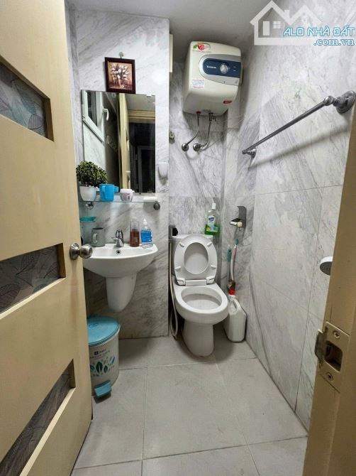 PHÂN LÔ Ô TÔ TRÁNH - NGUYỄN CHÍ THANH - 50M2 - 6T THANG MÁY - 2 THOÁNG - KINH DOANH - 6