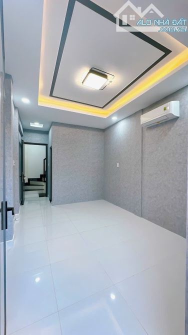 BÁN NHÀ Q4 KHU VIP ẨM THỰC 20 THƯỚC 4 TẤM HẺM 4M THÔNG GIÁ 4TỈ 890 GIÁP Q1 KHU DÂN CƯ - 6