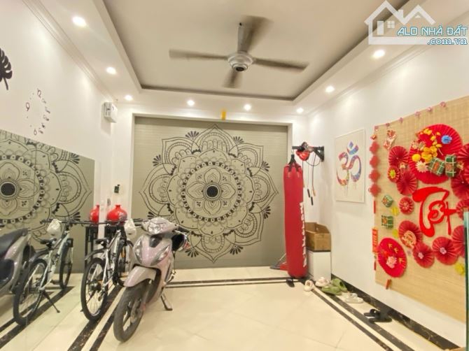 CHỦ CẦN BÁN NHÀ DÂN XÂY - BÁT KHỐI -  LONG BIÊN - NHÀ 5 T – 35M² - MT4M - 4 CHỖ NGỦ - 6