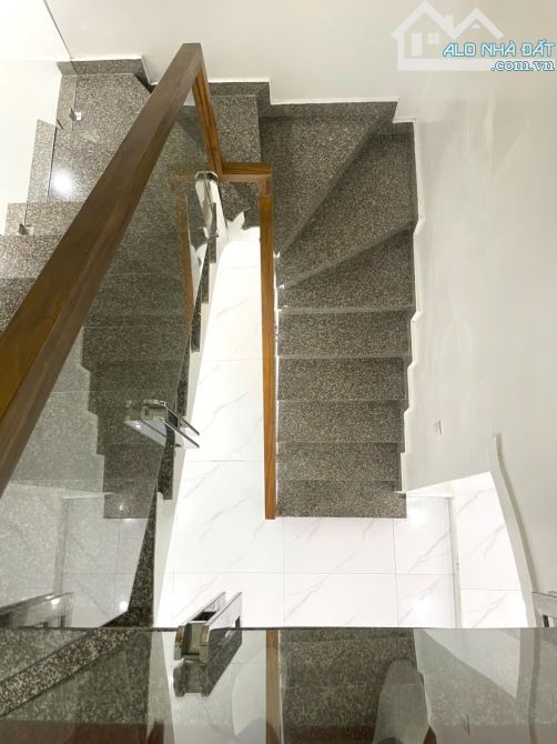 Siêu phẩm tuyến 2 cam lộ, Hùng Vương ô tô đỗ cửa- 64m2 sân cổng riêng - 2,86 tỷ - 6