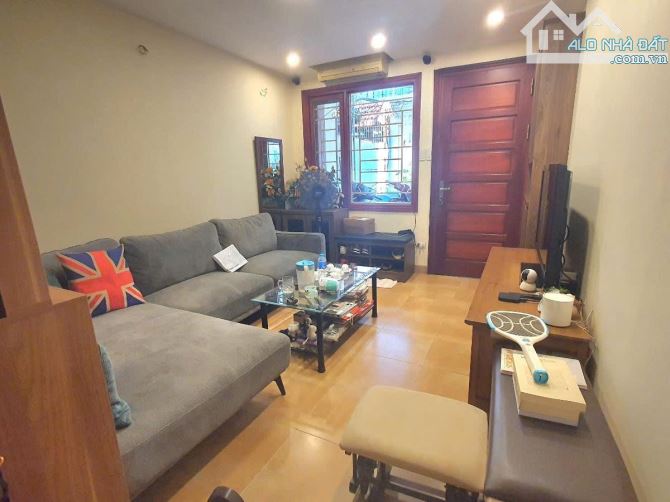 BÁN NHÀ PHÂN LÔ NGUYỄN NGỌC VŨ CẦU GIẤY 75m 3 TẦNG Ô TÔ ĐỖ NGÕ THÔNG KINH DOANH GIÁ 15 - 6