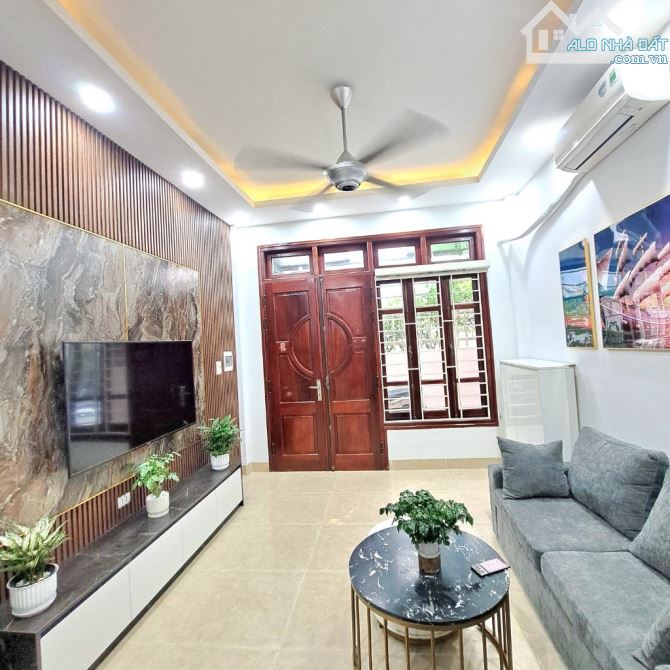 Nhỉnh hơn 5 tỷ/ 31 m2/ 4 tầng/ Bát khối.cự khối - 6