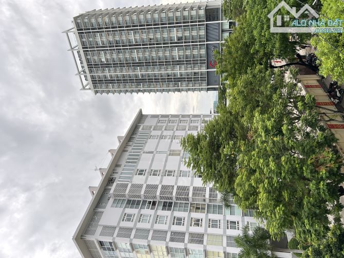 Cho thuê nhà 3 tầng, mặt tiền đường Lý Tự Trọng, Hải Châu. DT 30m2. Giá 16 triệu - 7