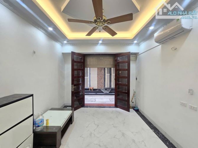 Hộ khẩu Hai Bà Trưng, căn góc, mặt tiền rộng, ngõ nông thoáng, gần oto đỗ - 7