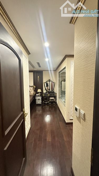 Cho thuê căn hộ 3 ngủ rộng nhất HC Golden City Bồ Đề Long Biên, 120m. Giá: 23 triệu - 7