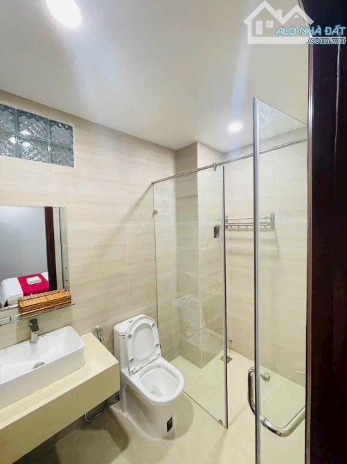 Bán khách sạn đang có hợp đồng cho thuê Khu ViP Q7 - 7