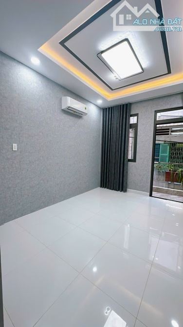 BÁN NHÀ Q4 KHU VIP ẨM THỰC 20 THƯỚC 4 TẤM HẺM 4M THÔNG GIÁ 4TỈ 890 GIÁP Q1 KHU DÂN CƯ - 7