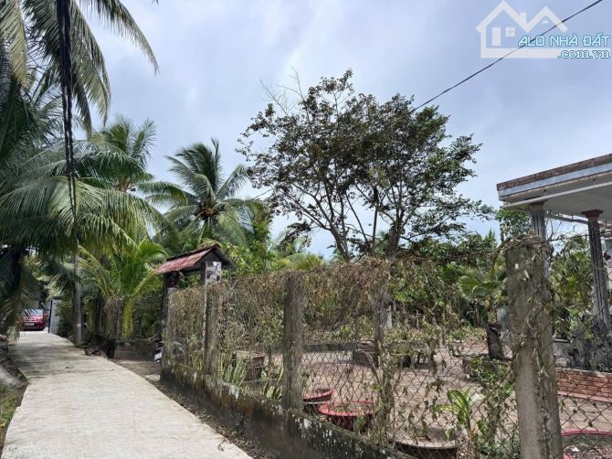 Cần bán gấp gần 1000m nhà và đất( 100m thổ cư) nhà thuộc phường sơn đông, đường ô tô đến đ - 7
